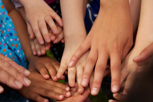 Hände Haut Hand Menschengruppe berühren Zusammensein braun Farbfoto Nahaufnahme