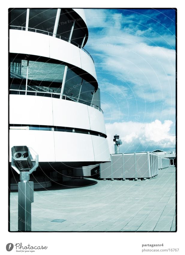 roger tower Beton Stahl Radarstation Architektur Flughafen modern Himmel fliegen