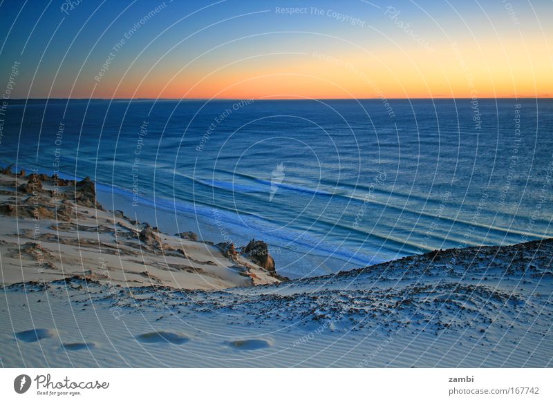 Einsame Spuren Farbfoto Außenaufnahme Experiment Menschenleer Morgendämmerung Sonnenaufgang Sonnenuntergang Schwache Tiefenschärfe Totale Landschaft Wasser