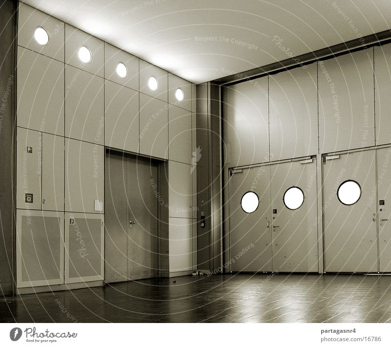 formaler Raum Fenster rund Architektur Tor modern kühle Atmosphäre