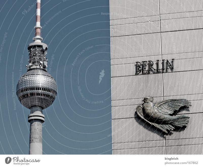 Berlin-Postcard Gedeckte Farben Außenaufnahme Menschenleer Tag Deutschland Europa Hauptstadt Stadtzentrum Berliner Fernsehturm Sehenswürdigkeit Wahrzeichen