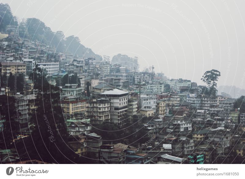 Gangtok Berge u. Gebirge Landschaft Indien Asien Kleinstadt Stadt Stadtzentrum bevölkert Gebäude Abenteuer Kultur Himalaya Sikkim Stadtbild Dunst Farbfoto