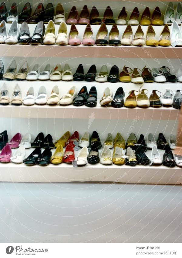 schon wieder? Schuhe Schuhgeschäft Konsum Ladengeschäft Handel Bekleidung Fuß Damenschuhe