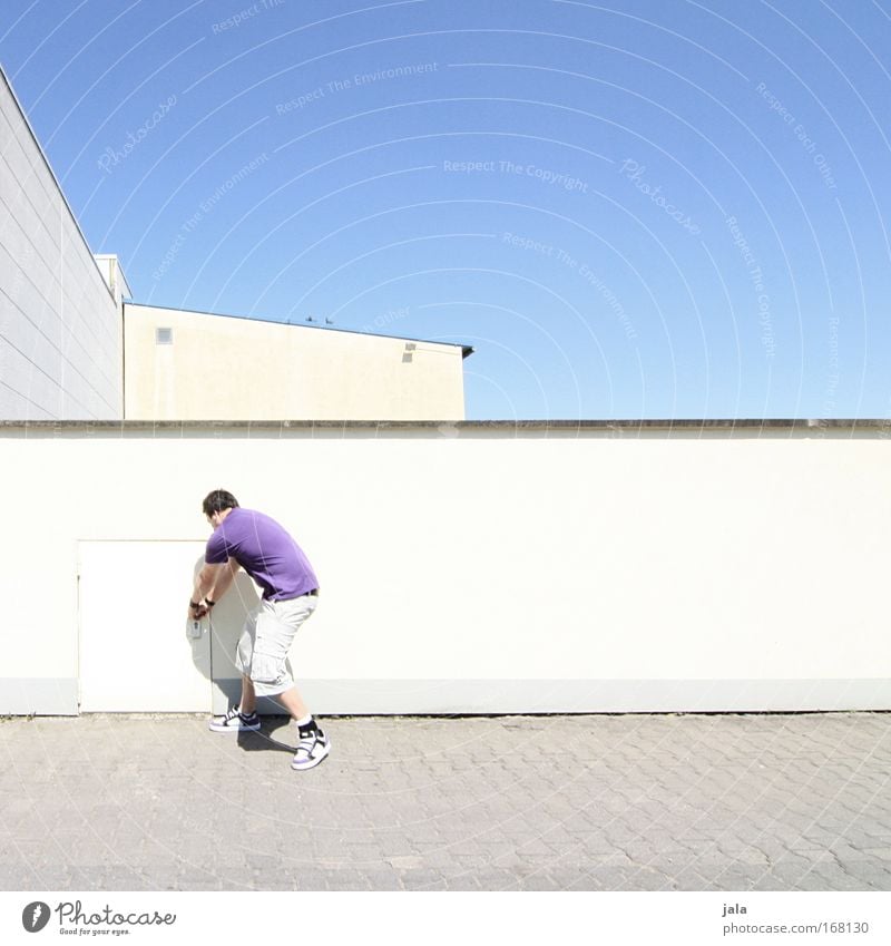 [PC-Usertreff Ffm]: Streetart Farbfoto Außenaufnahme Textfreiraum oben Tag Licht Sonnenlicht Ganzkörperaufnahme Rückansicht Mensch maskulin Mann Erwachsene 1