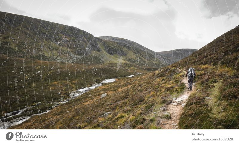 Aufbruch Natur Wolken Berge u. Gebirge Menschenleer Wege & Pfade Wanderschuhe entdecken wandern einfach Unendlichkeit einzigartig braun grün Willensstärke