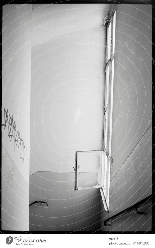 Stoßlüften | analog Fabrik Ruine Architektur Mauer Wand Treppe Fenster Beton Graffiti dreckig hoch kaputt trashig trist Stadt Verfall Vergangenheit