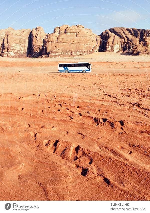 Bus in Wadi Rum Lifestyle Ferien & Urlaub & Reisen Tourismus Ausflug Abenteuer Freiheit Expedition Sonne Natur Landschaft Erde Himmel Dürre Felsen