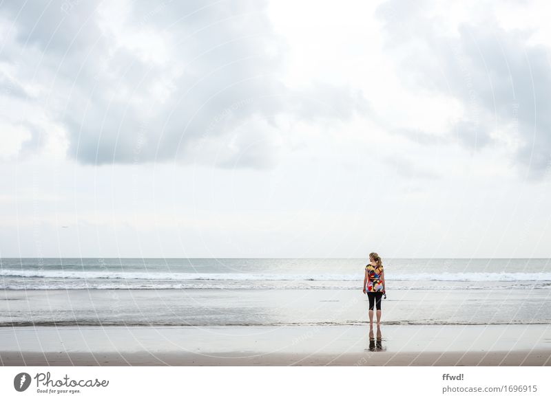 Seaside II Ferien & Urlaub & Reisen Ferne Freiheit Strand Meer Wellen Bali feminin Junge Frau Jugendliche Erwachsene 1 Mensch 30-45 Jahre Sand Wasser Himmel