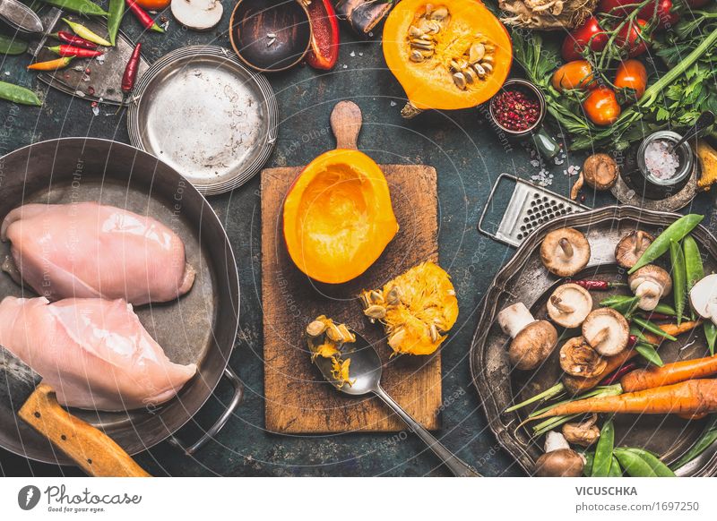 Herbst Kochen mit Kürbis und Pilze Lebensmittel Fleisch Gemüse Kräuter & Gewürze Öl Ernährung Mittagessen Abendessen Büffet Brunch Festessen Bioprodukte