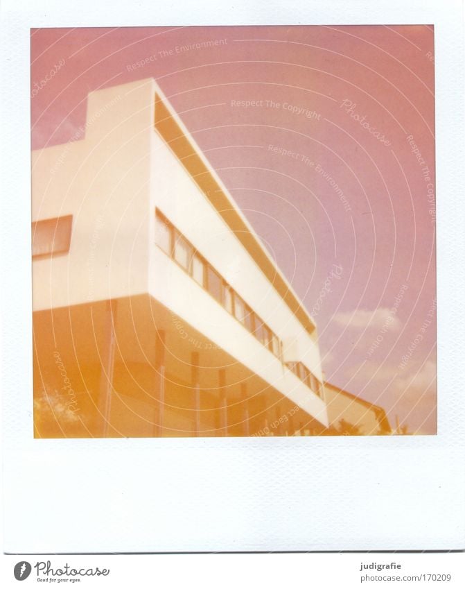 Neues Bauen Farbfoto Gedeckte Farben Außenaufnahme Experiment Polaroid Menschenleer Tag Design Häusliches Leben Wohnung Haus Traumhaus Stuttgart Bauwerk