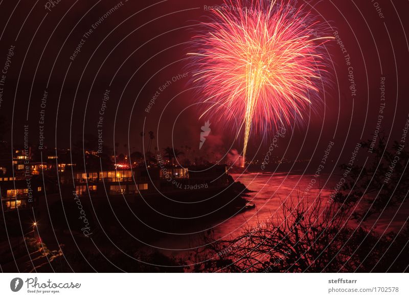 Laguna Beach Feuerwerk Ferien & Urlaub & Reisen Abenteuer Sommer Sommerurlaub Nachtleben Party Veranstaltung Feste & Feiern Silvester u. Neujahr Landschaft