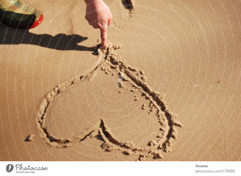 Herz am Strand Farbfoto Außenaufnahme Schatten Blick nach unten Ferien & Urlaub & Reisen Sommerurlaub Meer Zeichen Schriftzeichen zeichnen natürlich braun