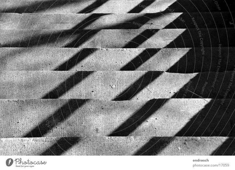 Mustertreppe Licht Lichtspiel Ecke dunkel Stadt Beton Fototechnik Treppe Schatten aufwärts abwärts hell kariert