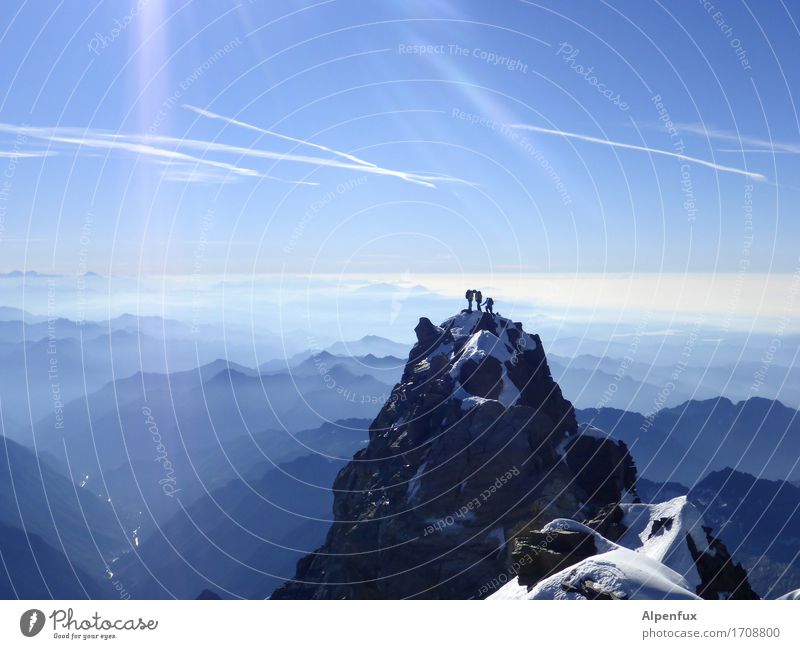Piemont von Oben Klettern Bergsteigen Bergsteiger Seilschaft Umwelt Natur Landschaft Wolkenloser Himmel Schönes Wetter Schnee Hügel Felsen Alpen