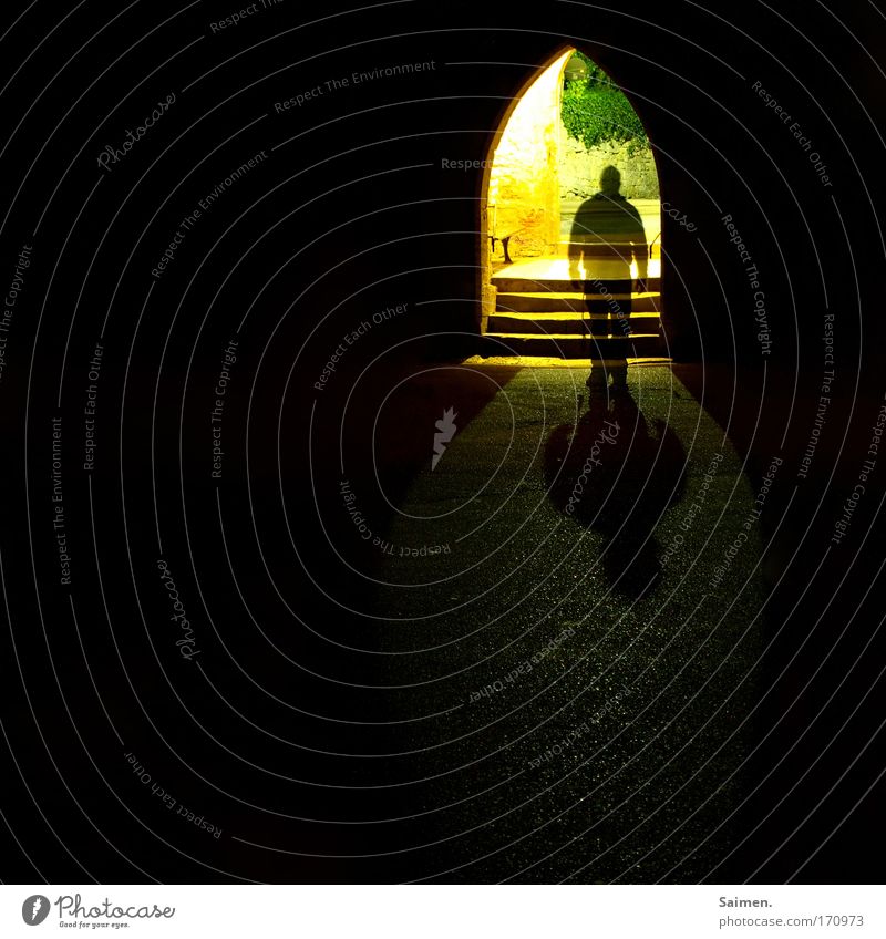 durchsichtig Farbfoto Außenaufnahme Experiment Textfreiraum links Textfreiraum unten Nacht Schatten Silhouette Lichterscheinung maskulin Mann Erwachsene