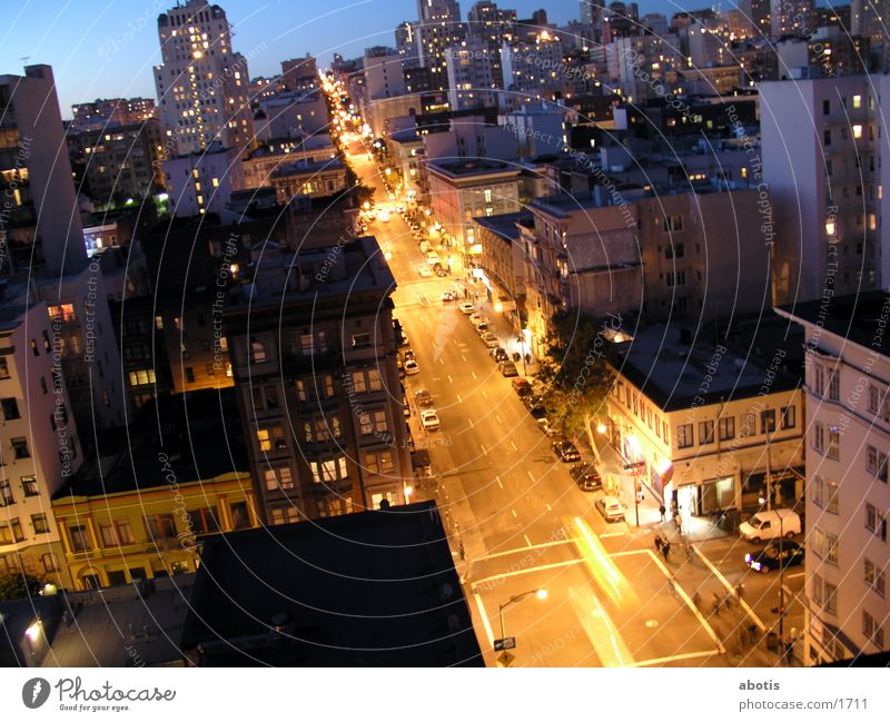Abendlicher Stadtverkehr Verkehr San Francisco Gebäude Nordamerika Traffic Licht Lights Verzerrung
