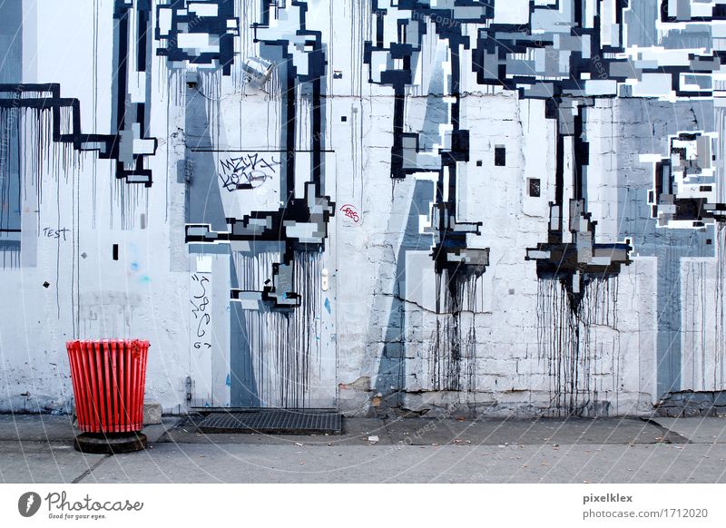 Berlin-Friedrichshain Kunst Kunstwerk Gemälde Deutschland Stadt Hauptstadt Haus Industrieanlage Gebäude Mauer Wand Tür authentisch trendy einzigartig kaputt