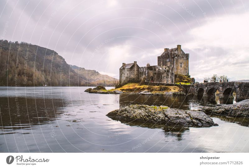 Eilean Donan Castle Ferien & Urlaub & Reisen Tourismus Ausflug Sightseeing Städtereise Museum Architektur Kultur Natur Landschaft Frühling Felsen Bucht Meer