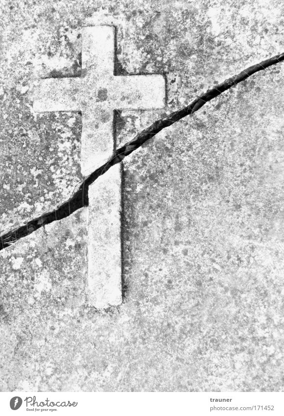 Die Kirche im 21. Jahrhundert?! Schwarzweißfoto Außenaufnahme Detailaufnahme Menschenleer Schatten Kontrast Vogelperspektive Kunst Künstler Kunstwerk Dom Ruine