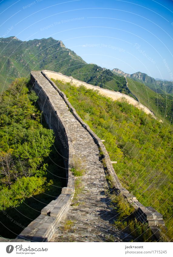 Grenzgang große Mauer Sightseeing Berge u. Gebirge Chinesische Architektur Landschaft Wolkenloser Himmel Schönes Wetter Bauwerk Sehenswürdigkeit Wahrzeichen