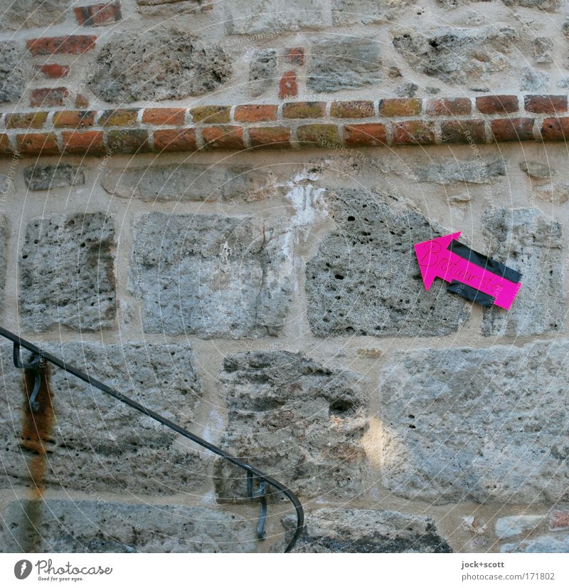 Stairway to Bratwurst Nürnberg Zeichen Schriftzeichen Schilder & Markierungen Pfeil hängen alt historisch rosa planen Wege & Pfade Geländer links
