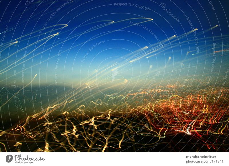 Lichtgewitter Farbfoto mehrfarbig Außenaufnahme Langzeitbelichtung Himmel abstrakt Leuchtspur Lichtmalerei Hintergrundbild