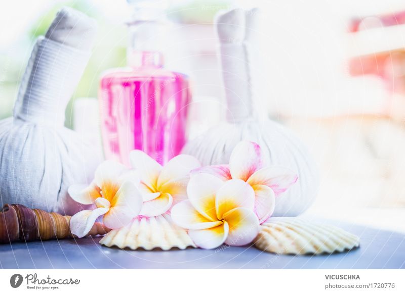 Tropische Frangipani Blumen mit Massage Kräuterstempeln Design schön Körperpflege Kosmetik Gesundheit Wellness Wohlgefühl Sinnesorgane Erholung ruhig Duft Spa