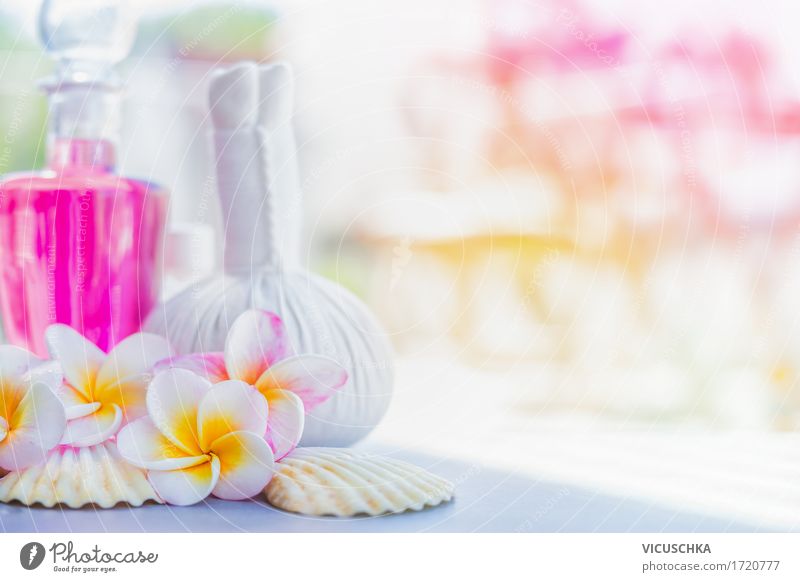 Wellness Hintergrund mit Frangipani Blumen und Spa Zubehör Reichtum Stil Design schön Körperpflege Gesundheit Alternativmedizin Erholung Duft Kur Massage