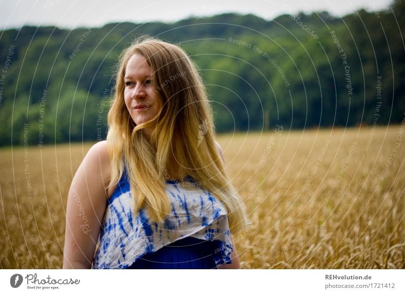 Jacki | und das Feld Mensch feminin Junge Frau Jugendliche Haare & Frisuren Gesicht 1 18-30 Jahre Erwachsene Umwelt Natur Landschaft Sommer Wald Kleid blond