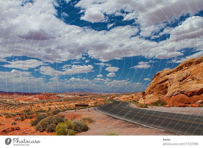 desert road valley of fire Landschaft Sand Wolken Sonne Sommer Schönes Wetter Felsen Wüste Nevada Straße Bewegung entdecken fahren Blick authentisch frei hell