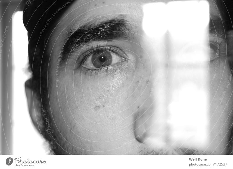 Durchblick Mensch maskulin Mann Erwachsene Gesicht Auge 1 18-30 Jahre Jugendliche bizarr durchsichtig Licht Blick Schwarzweißfoto Innenaufnahme Experiment Tag
