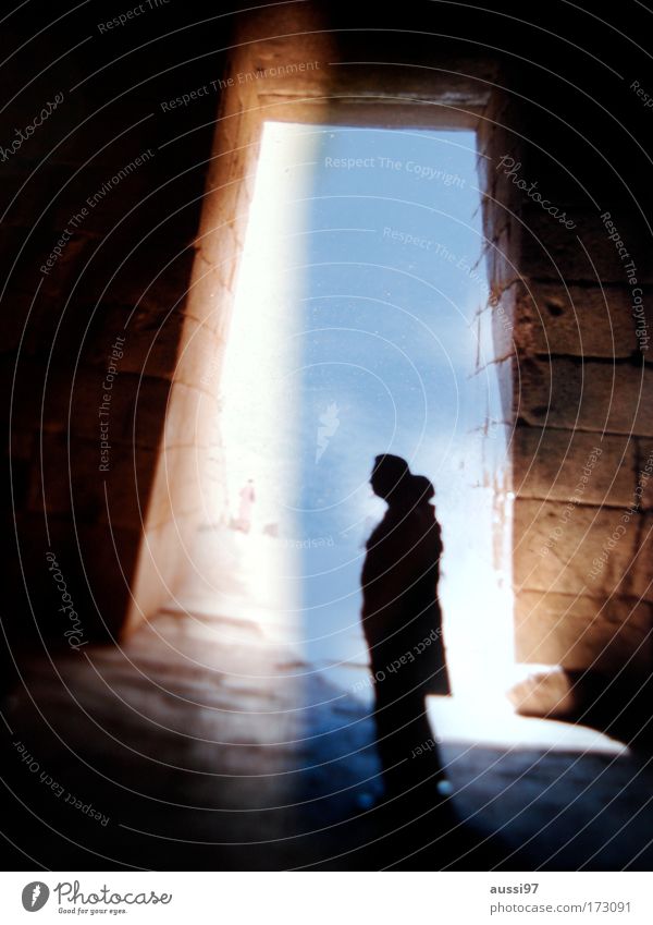 Vertigo Sightseeing Besichtigung Mensch Aussehen Erscheinung Lichtstrahl Vogelperspektive Lichteinfall Gruft unheimlich spukhaft Spuk Geister u. Gespenster