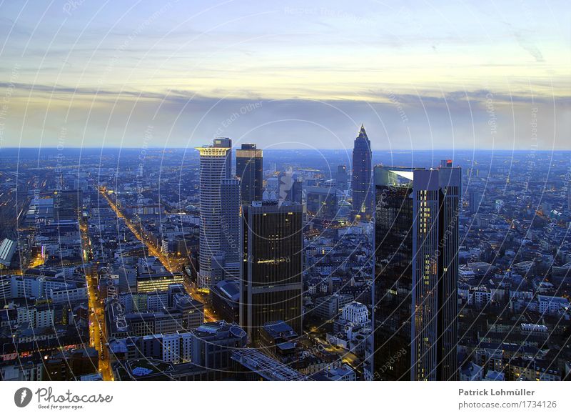 Frankfurt von oben Tourismus Sightseeing Städtereise Arbeitsplatz Kapitalwirtschaft Geldinstitut Business Umwelt Himmel Horizont Schönes Wetter