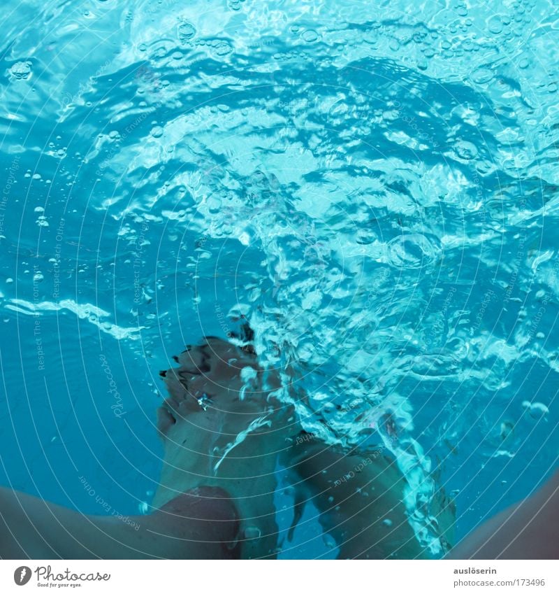 aqua con pie #1 Farbfoto Nahaufnahme Experiment Reflexion & Spiegelung Wellen Schwimmbad Beine Fuß Wasser Sommer Schwimmen & Baden Bewegung Flüssigkeit nass