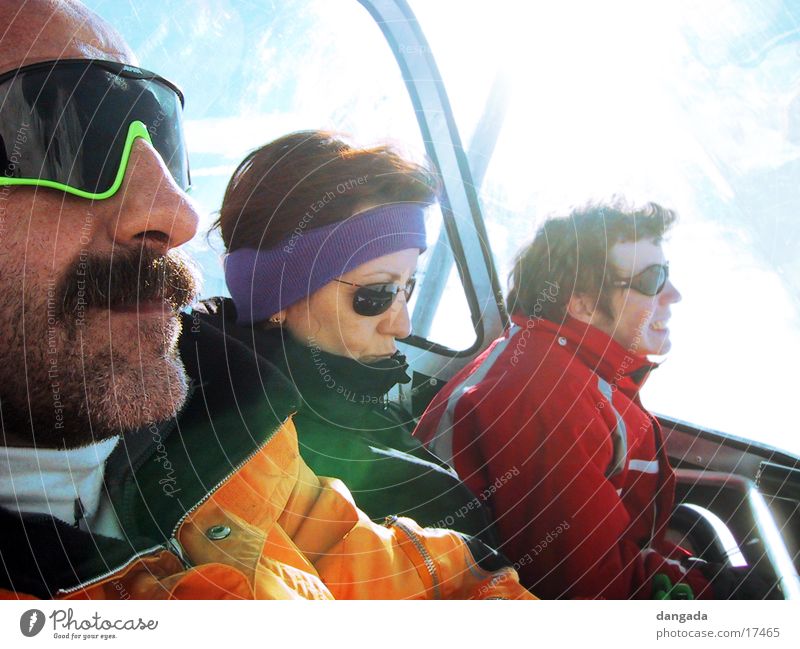 just cool 2 Winterurlaub Sonnenbrille Bart Sesselbahn Silhouette Stirnband Menschengruppe Coolness Profil