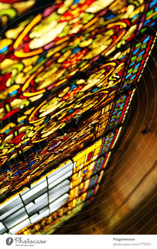 "ich bin ok, Seitdem ich neuerdings zur Bibelstunde geh" Farbfoto Innenaufnahme Lichterscheinung Glas leuchten Kirchenfenster Mosaik mehrfarbig