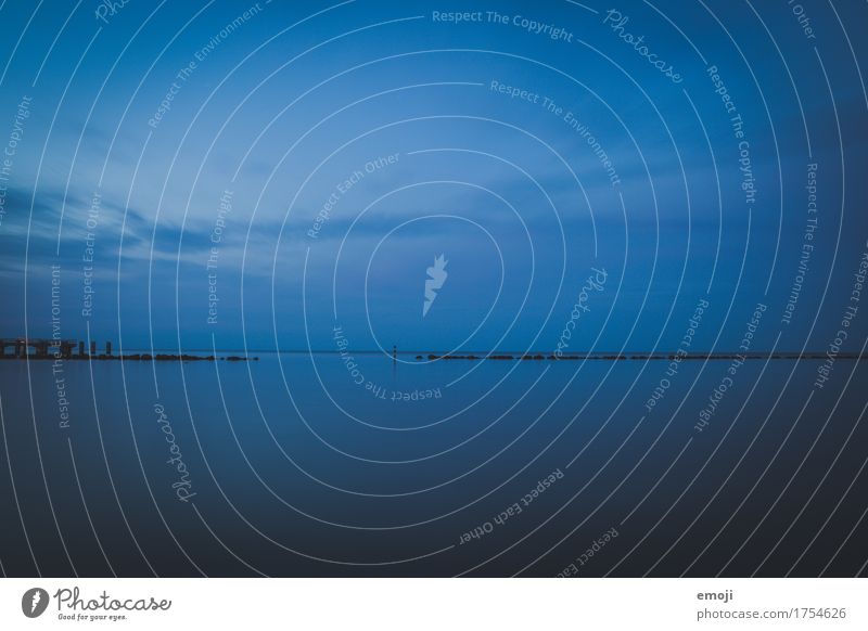 Ostsee Umwelt Natur Himmel Küste Meer dunkel blau Wasser Farbfoto Außenaufnahme Menschenleer Nacht Langzeitbelichtung Low Key Weitwinkel