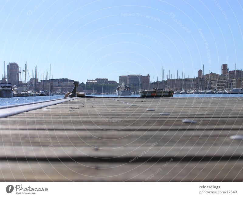 bootssteg Marseille Wasserfahrzeug Steg Frankreich Meer Holz Sommer Europa Hafen plancken Himmel Skyline