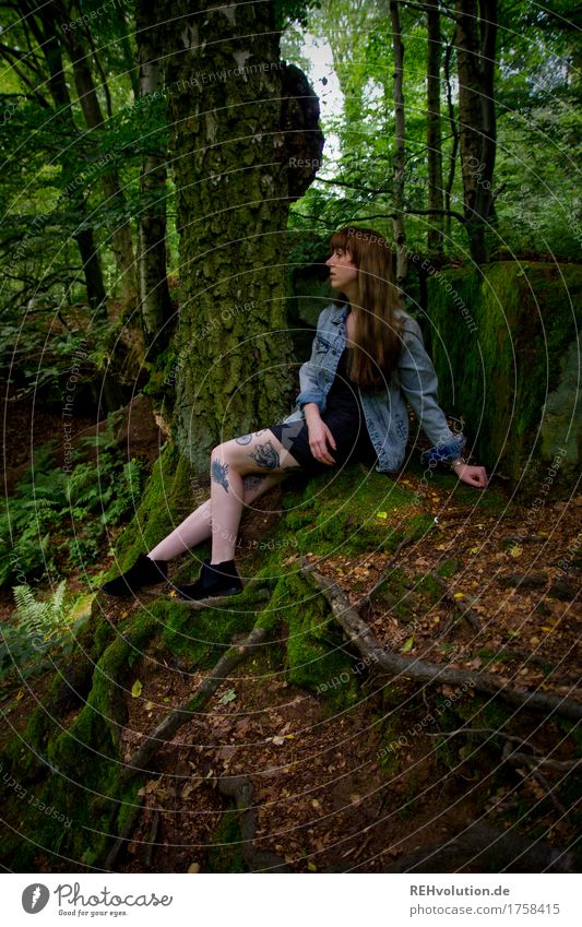Carina | am Streinbruch Mensch feminin Junge Frau Jugendliche Erwachsene 1 18-30 Jahre Umwelt Natur Sommer Baum Wald Kleid Tattoo Haare & Frisuren brünett