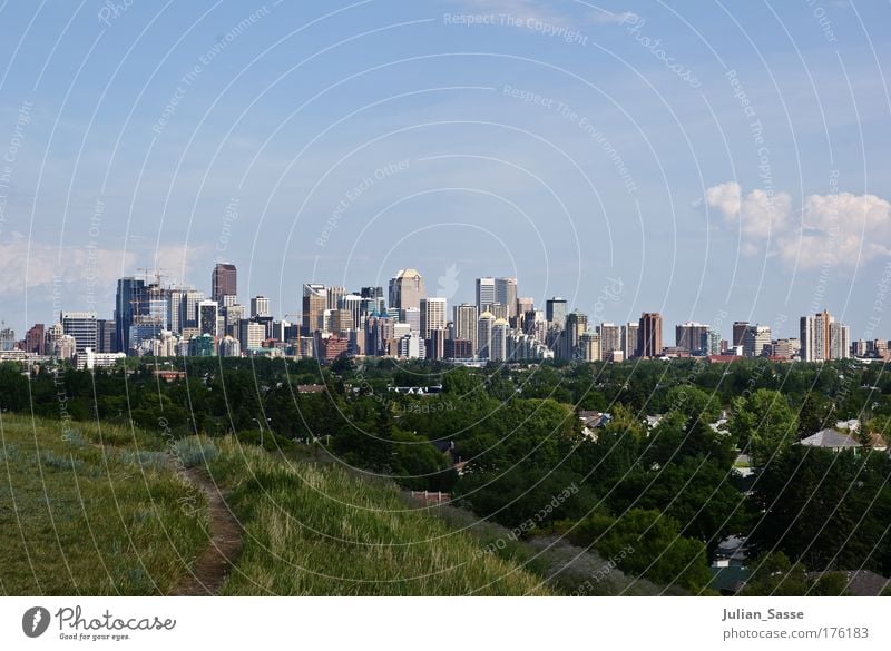 Skyline Farbfoto Außenaufnahme Umwelt Natur Landschaft Himmel Wolken Calgary Calgary Tower Kanada Hochhaus Stadt