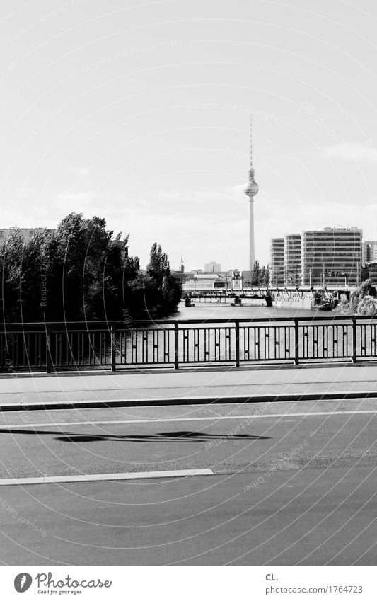 berlin Ferien & Urlaub & Reisen Tourismus Ausflug Städtereise Himmel Schönes Wetter Fluss Berlin Stadt Hauptstadt Menschenleer Hochhaus Brücke Bauwerk Gebäude