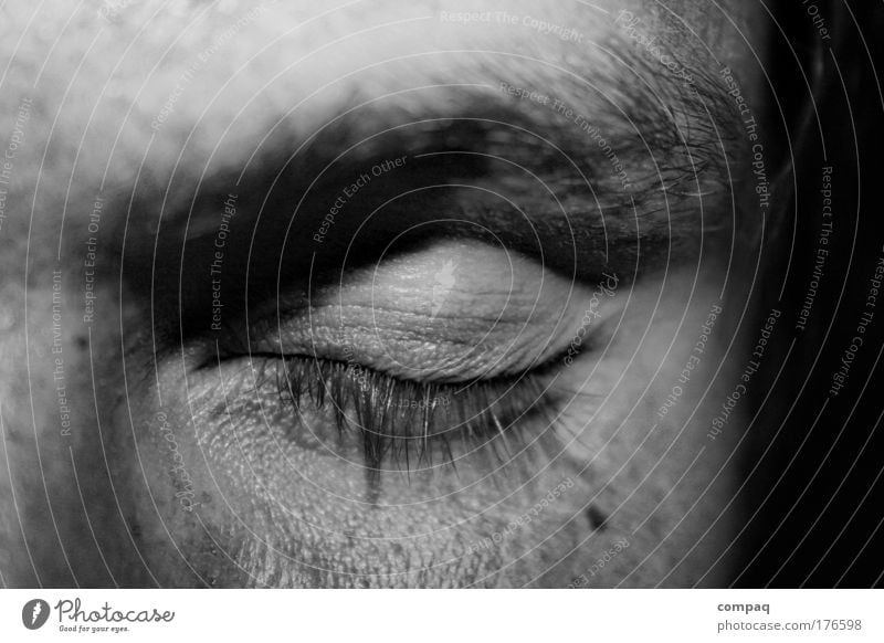 asleep Schwarzweißfoto Nahaufnahme Detailaufnahme Nacht Kontrast Zentralperspektive Blick Blick in die Kamera geschlossene Augen maskulin Gesicht schlafen