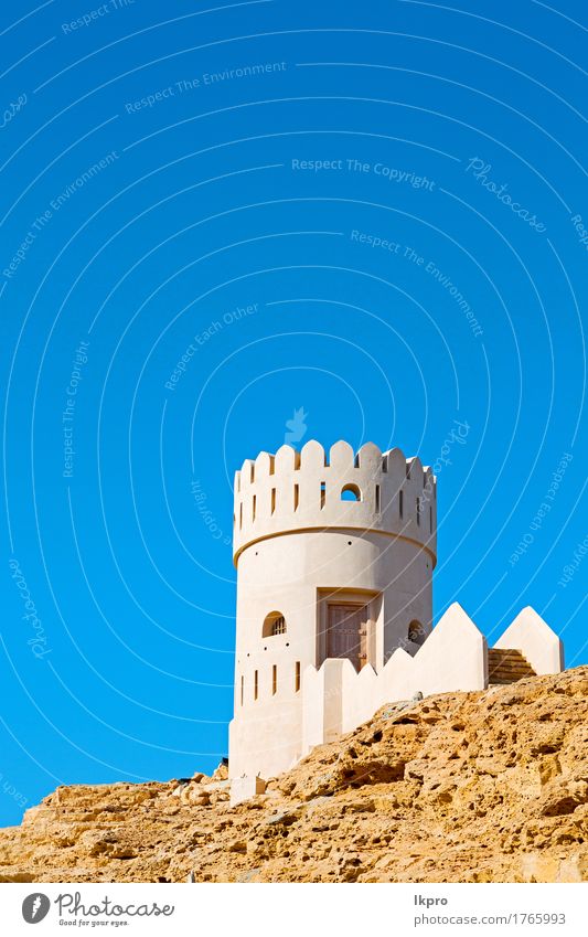 R Backstein in Oman Muskat die alte Defensive Ferien & Urlaub & Reisen Tourismus Himmel Klima Hügel Felsen Kleinstadt Burg oder Schloss Gebäude Architektur