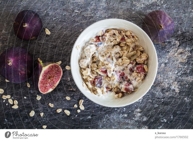 Haferflocken Frühstück Lebensmittel Joghurt Milcherzeugnisse Frucht Getreide Ernährung Bioprodukte Vegetarische Ernährung Diät genießen einfach Gesundheit grau
