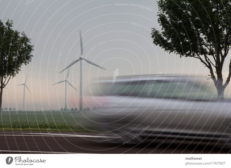 Elektroauto Fortschritt Zukunft Energiewirtschaft Erneuerbare Energie Windkraftanlage fahren Ferien & Urlaub & Reisen nachhaltig Geschwindigkeit Mobilität