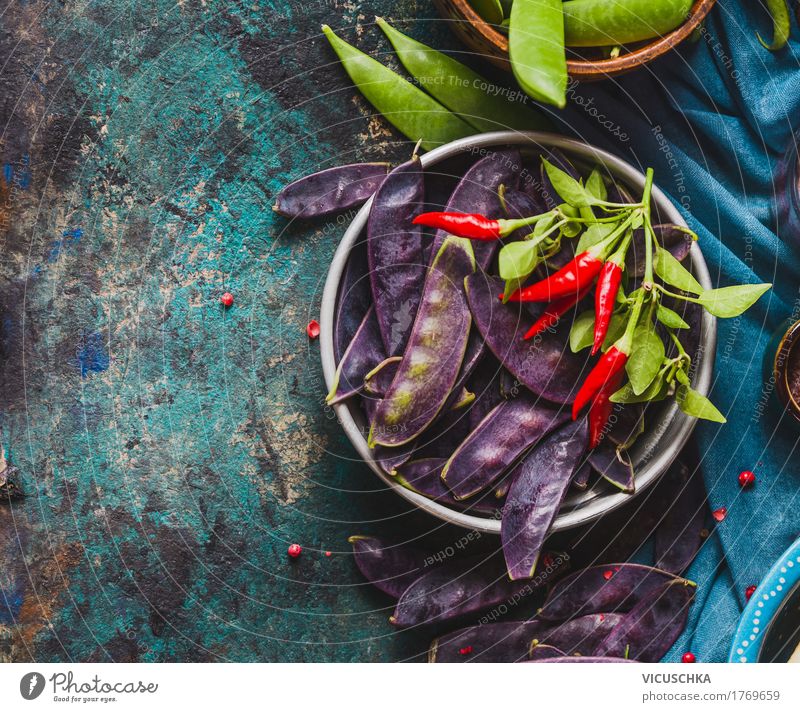 Schüssel mit lila Erbsenschoten Lebensmittel Gemüse Kräuter & Gewürze Ernährung Bioprodukte Vegetarische Ernährung Diät Schalen & Schüsseln Stil Design