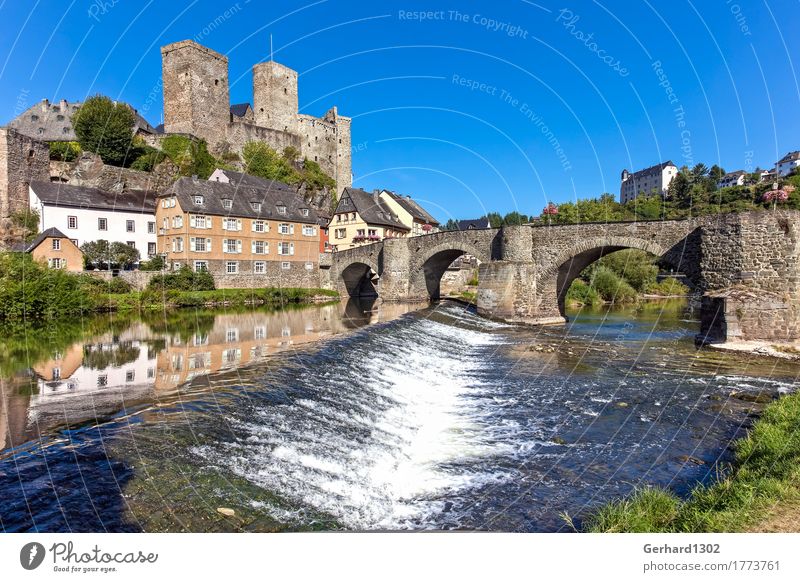 Schloss Runkel an der Lahn Ferien & Urlaub & Reisen Tourismus Ausflug Sightseeing Wasser Fluss Dorf Altstadt Burg oder Schloss Brücke Sehenswürdigkeit