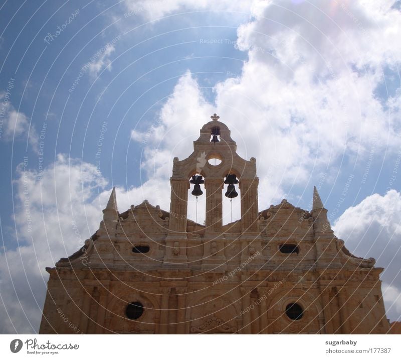 Die Wolken ziehen vorbei... Farbfoto Außenaufnahme Menschenleer Tag Sonnenlicht Froschperspektive Kultur Denkmal Kreta Griechenland Europa Kirche Turm Bauwerk