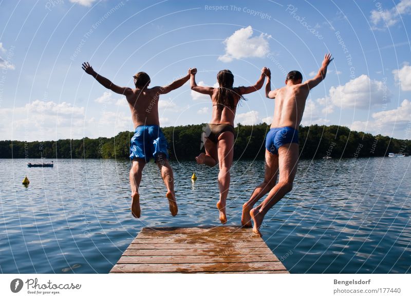 Wer zuletzt im Wasser ist, der... Schwimmen & Baden Freizeit & Hobby Ferien & Urlaub & Reisen Ausflug Ferne Freiheit Sommer Sommerurlaub Sonne Sonnenbad