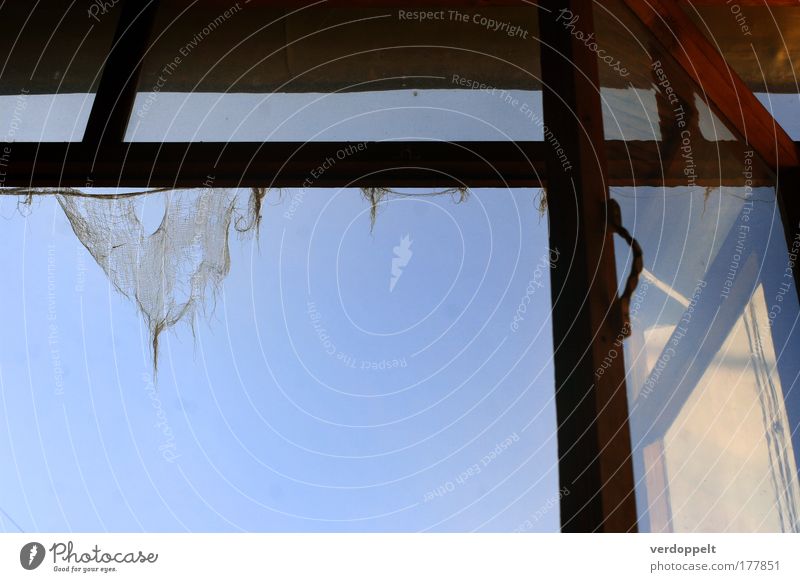 alter kram as sonnenaufgang Fenster Reflexion & Spiegelung Tuch Sonne blau Himmel abgenutzt hängen Stil Farbe Formular Gardine kaputt gerissen